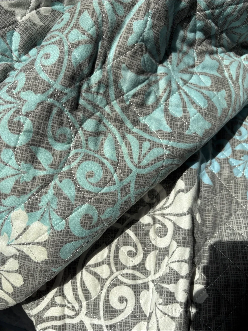Madison Park Gray and Aqua Damask reversible 4 piece Quilt Set
